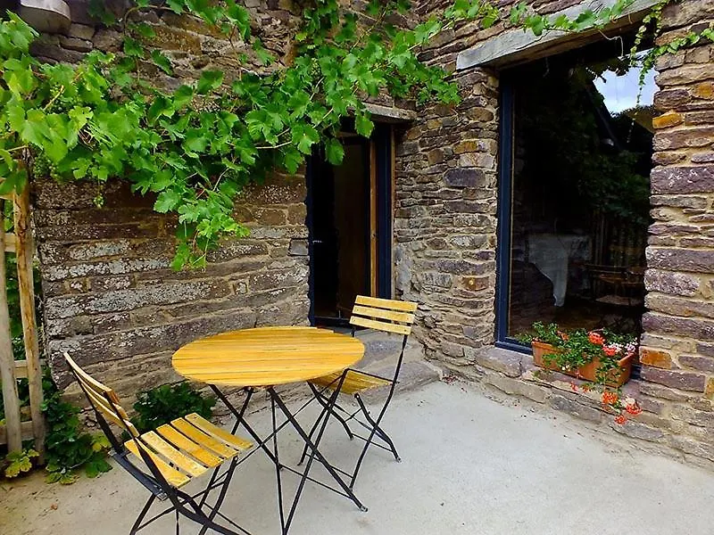 Holiday home La Haie Chapeau Saint-Thurial France
